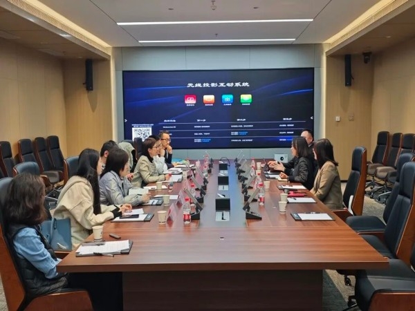 深圳市龙岗区发展和改革局领导莅临华锴信息考察指导